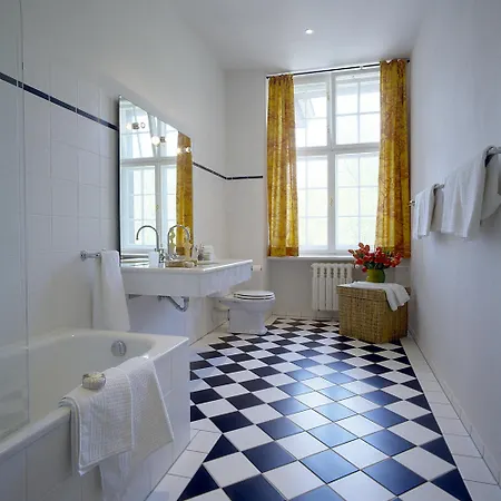 Jagdschloss-bellin 4*